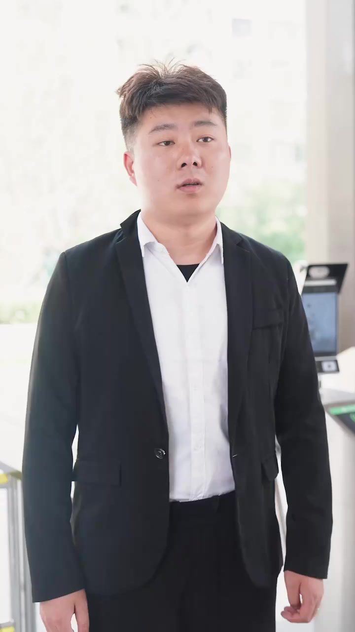 拽媽攜崽歸來（一胎三寶，神秘爹地竟是大佬）(全集)